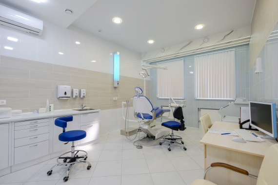 Профессиональная чистка зубов в стоматологической клинике Нео Медика