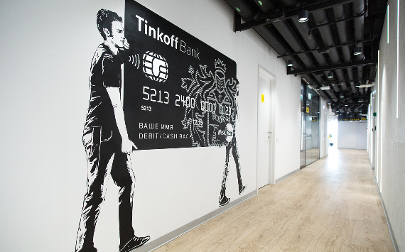 Tinkoff Private вернет кэшбэк 10% за современное искусство на ярмарке Cosmoscow-2022