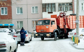 Томская мэрия предложила штрафовать водителей за блокирование проезда к мусорным контейнерам