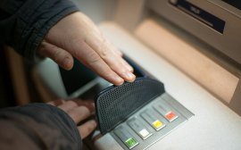 Несколько банкоматов украинской «дочки» Сбербанка в Харькове были залиты монтажной пеной