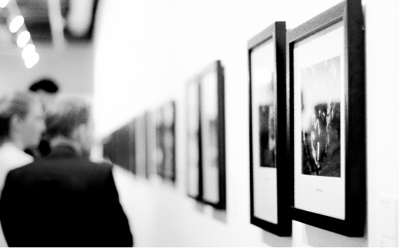 В офисе «Ренессанс Банка» открылась фотовыставка Игоря Елукова «Книга чудес»
